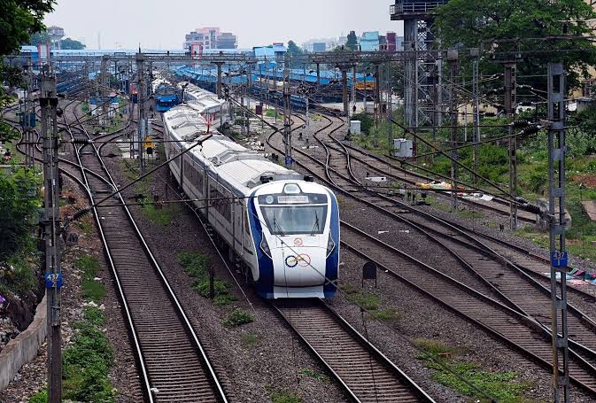 Vande Bharat Express Train: Vande Bharat Express train ran from Veraval to Sabarmati in Gujarat, know fare, route and time