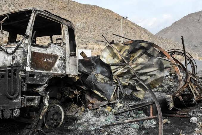 Pakistan Terrorism Karachi: 3 vehicles were blown up one by one… Pakistani army convoy attacked on Karachi-Quetta highway, 32 soldiers killed