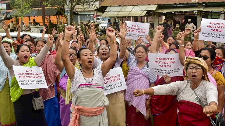 Manipur Violence: Angry public locked the offices of the central government, this is how uproar broke out in Manipur after the removal of 'one word'