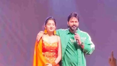Pawan Singh and Monika Mishra Video: Pawan Singh and Monika Mishra's video goes viral, fans say - If he is not loyal to his wife, how can he be loyal to anyone else!