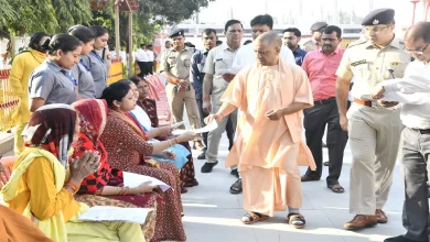 Uttar Pradesh News: CM Yogi's public darbar! Security lapse, officials reprimanded