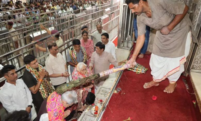 Rajasthan Chief Secretary: Chief Secretary arrived on Shekhawati tour, prayed to Baba Shyam for the prosperity of the state