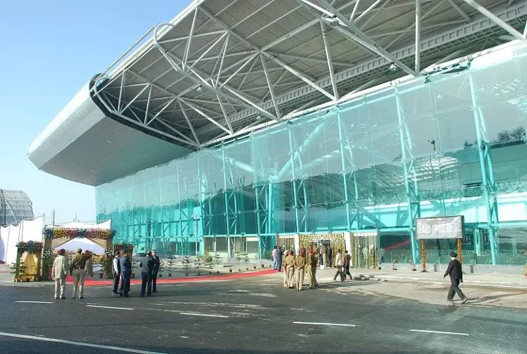 Amritsar Airport: अमृतसर अंतर्राष्ट्रीय हवाई अड्डे पर जल्द मिलने वाली है ये बड़ी सुविधा