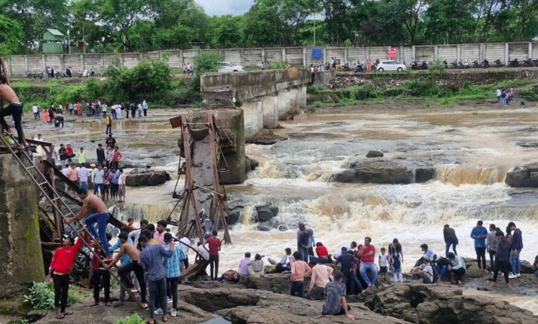 Pune Bridge Accident: 38 people rescued in Pune bridge accident, 4 dead, many still missing… rescue operation will continue