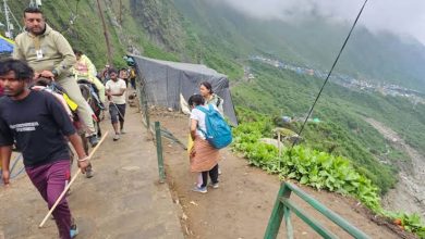 Kedarnath Yatra Accident: Vehicle of people going on Kedarnath Yatra fell into a ditch, two dead…3 injured, search for one continues