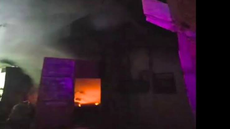 Delhi Fire News: A massive fire broke out in a factory in Rohini area of ​​Delhi, 4 people burnt alive
