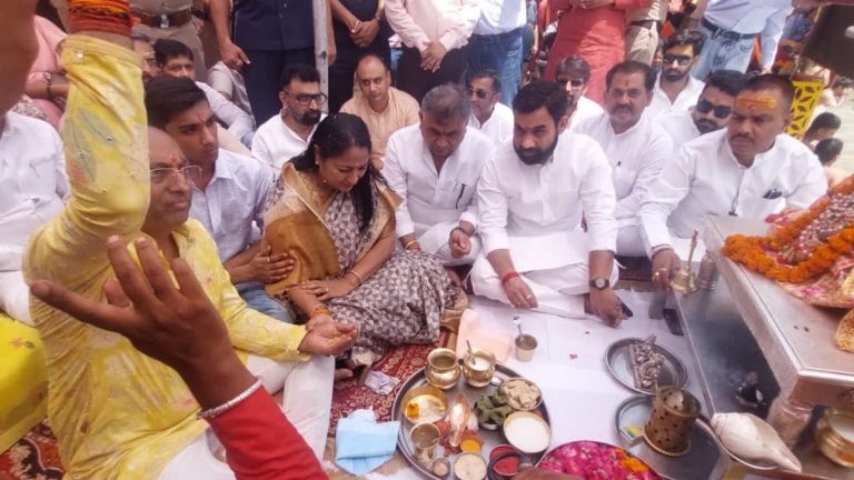 CM Rekha Gupta's spiritual visit to Haridwar, took the blessings of Maa Ganga after taking a dip in Ganga, expressed gratitude for the achievements of 100 days