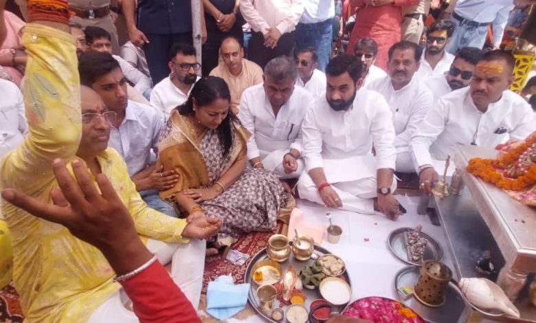 CM Rekha Gupta's spiritual visit to Haridwar, took the blessings of Maa Ganga after taking a dip in Ganga, expressed gratitude for the achievements of 100 days