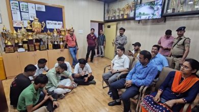ABVP protested after liquor bottles were found, allegations and counter-allegations between the principal and students