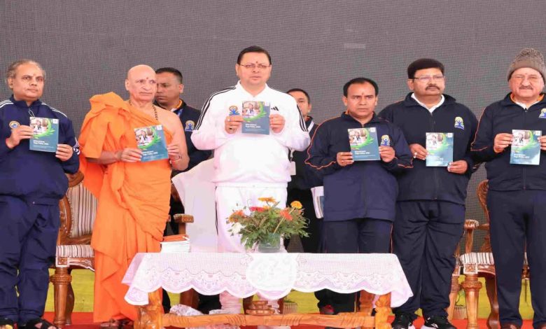 Chief Minister Dhami and ambassadors of 8 countries practiced yoga in Bhararisain