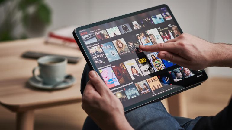 A blast in 599 rupees, Jio's broadband plan is offering high-speed internet and free OTT subscription