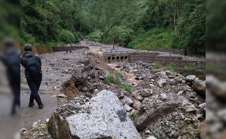 Sikkim Rescue Operation: Rain and landslide wreaked havoc in Sikkim, 1500 tourists stranded, search for 8 tourists was also stopped