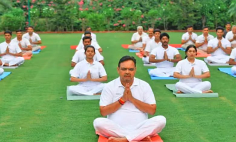 Rajasthan Yoga Day 2025: Before Yoga Day, Chief Minister Bhajanlal Sharma practiced yoga, did yoga with students and soldiers at the government residence