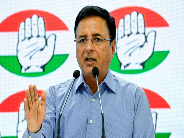 Randeep Surjewala: चुनाव आयोग पर रणदीप सुरजेवाला का हमला, कहा - 'सरकारी पिट्ठू' बन चुका है आयोग