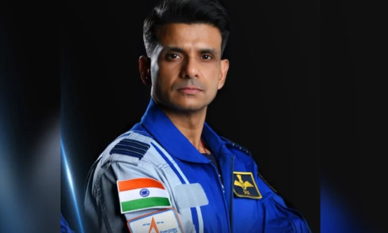 Shubhanshu Shukla wrote an emotional message to his wife before leaving for space