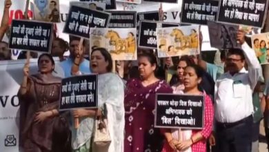 School Fee Hike: Parents troubled by the burden of fees protested on the streets, "Government, show some heart, now show your bills
