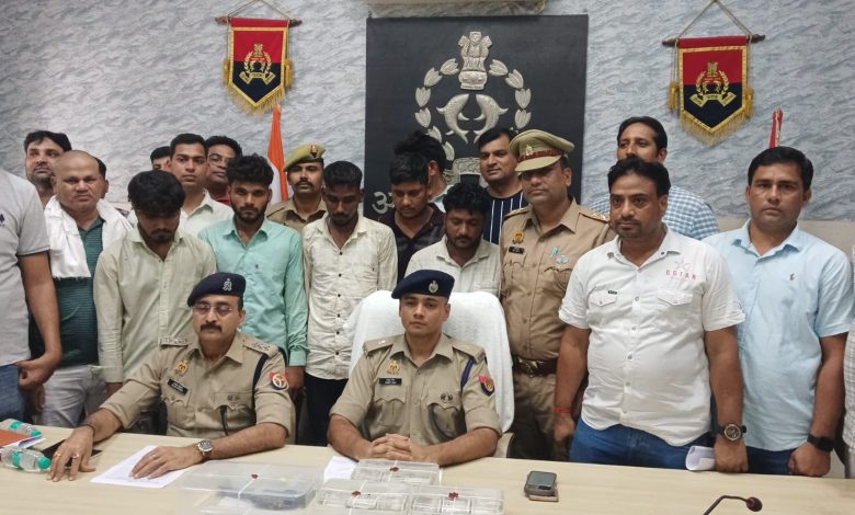 Uttar Pradesh News: Big action by Harduaganj police! 5 vicious robbers arrested, Rs 10 lakh, illegal weapons and vehicles recovered