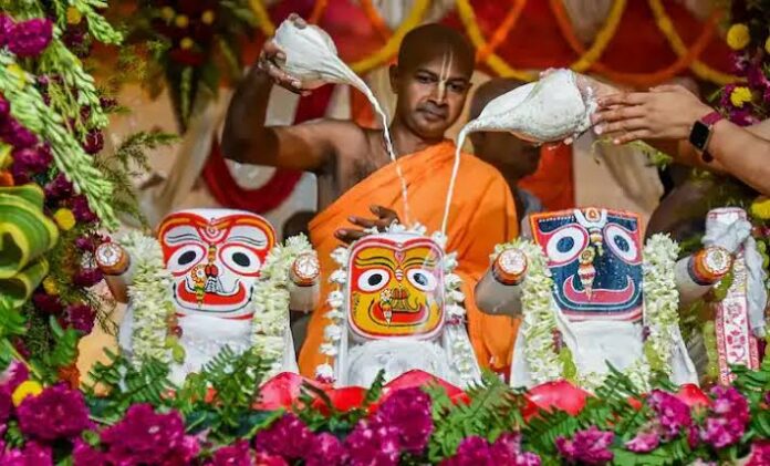 Jagannath festival begins in Puri, huge crowd of devotees gather on Dev Snan Purnima