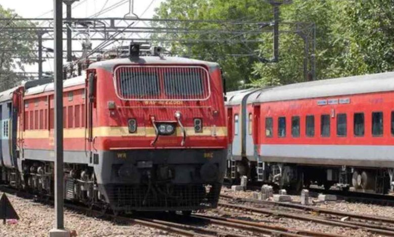Indian Railways Waiting List: यात्रियों को मिलेगी बड़ी राहत, रेलवे ने बदला प्रतीक्षा सूची का नियम