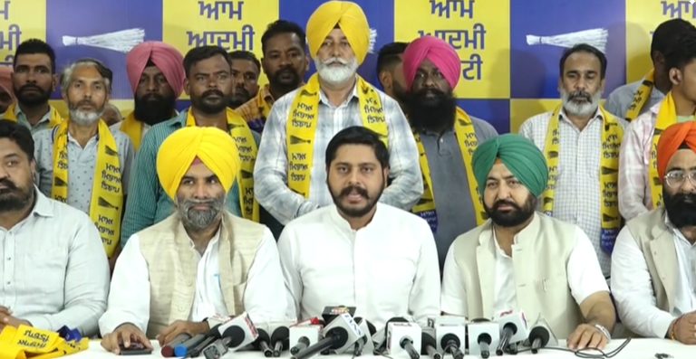 Ludhiana by-election: लुधियाना उपचुनाव में आम आदमी पार्टी को बड़ी मजबूती, कांग्रेस के सैकड़ों नेता ‘आप’ में शामिल