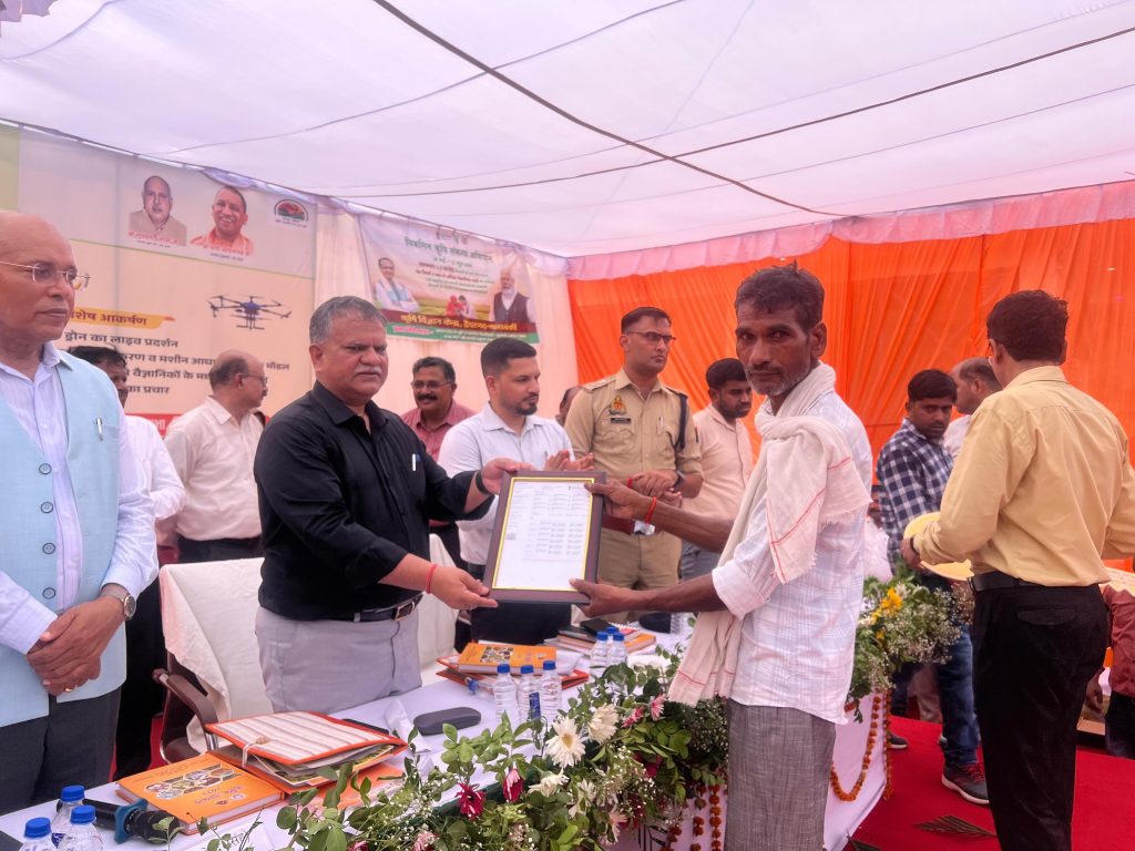 Uttar Pradesh News: "विकसित कृषि संकल्प अभियान" के तहत बाराबंकी में मुख्य सचिव मनोज कुमार सिंह ने किया किसानों को संबोधित
