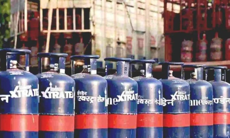 Commercial LPG Cylinder : 1 जून से कमर्शियल एलपीजी सिलेंडर हुआ सस्ता, रेस्तरां और ढाबों को मिलेगी राहत