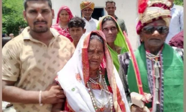 Rajasthan Love Story: सच्चे प्यार की मिसाल: डूंगरपुर में 70 साल लिव-इन में रहने के बाद बुजुर्ग जोड़े ने रचाई शादी