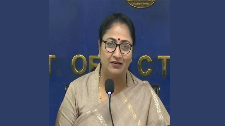 Delhi Government: वित्त वर्ष 2025-26 के लिए मौजूदा शराब नीति को जारी रखने की मंजूरी दी