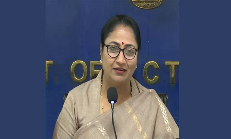 Delhi Government: वित्त वर्ष 2025-26 के लिए मौजूदा शराब नीति को जारी रखने की मंजूरी दी