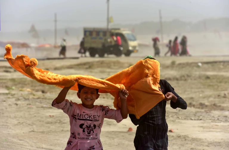 Weather changed across the country, severe heat continues in North India, monsoon became active in South and Northeast