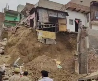 Mathura Major Accident: 6 houses razed during excavation, many people feared to be buried
