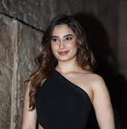 Latest Entertainment News: Raveena's daughter Rasha Thadani wreaks havoc in a black gown, is she ready to enter Bollywood?