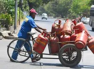 Due to Middle East tension, there is a cloud of crisis on the prices of LPG gas cylinders in India, major impact on gas supply is possible