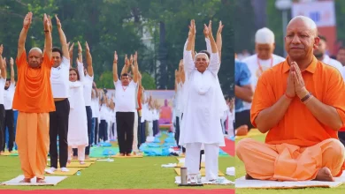 International Yoga Day 2025: Huge crowd gathered to do yoga with CM Yogi, a wonderful sight was seen at Gorakhnath temple!