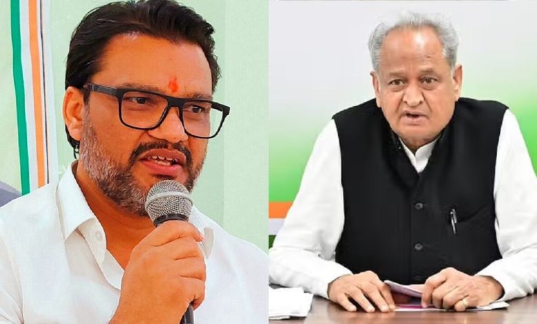Rajasthan politics: Gehlot is making noise about 'I, mine, I...'! Sharp attack by former OSD Lokesh Sharma