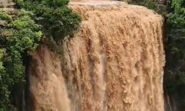 Rajasthan waterfall: Monsoon showered its blessings on Padajhar waterfall before Sawan, water stream falling on Shivling every day