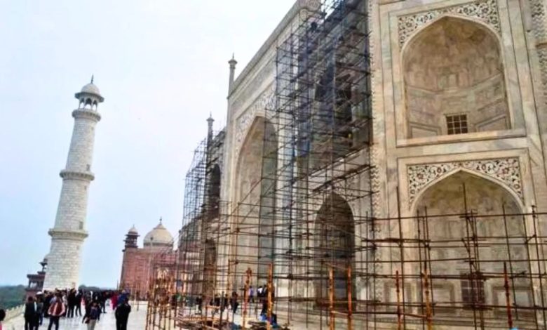 Water dripping from the 73 meter high dome of Taj Mahal – the time has come to save the heritage!
