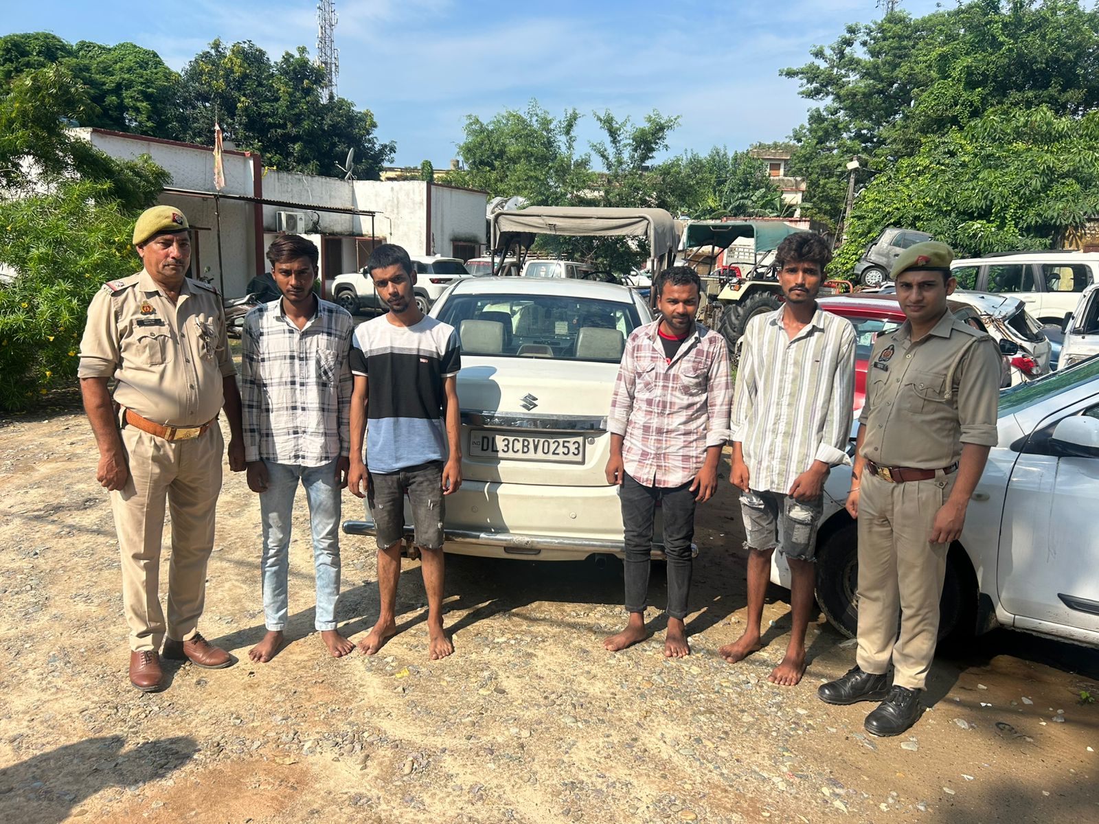Up Bijnor News: Bijnor police arrested the four accused who made the fight video viral
