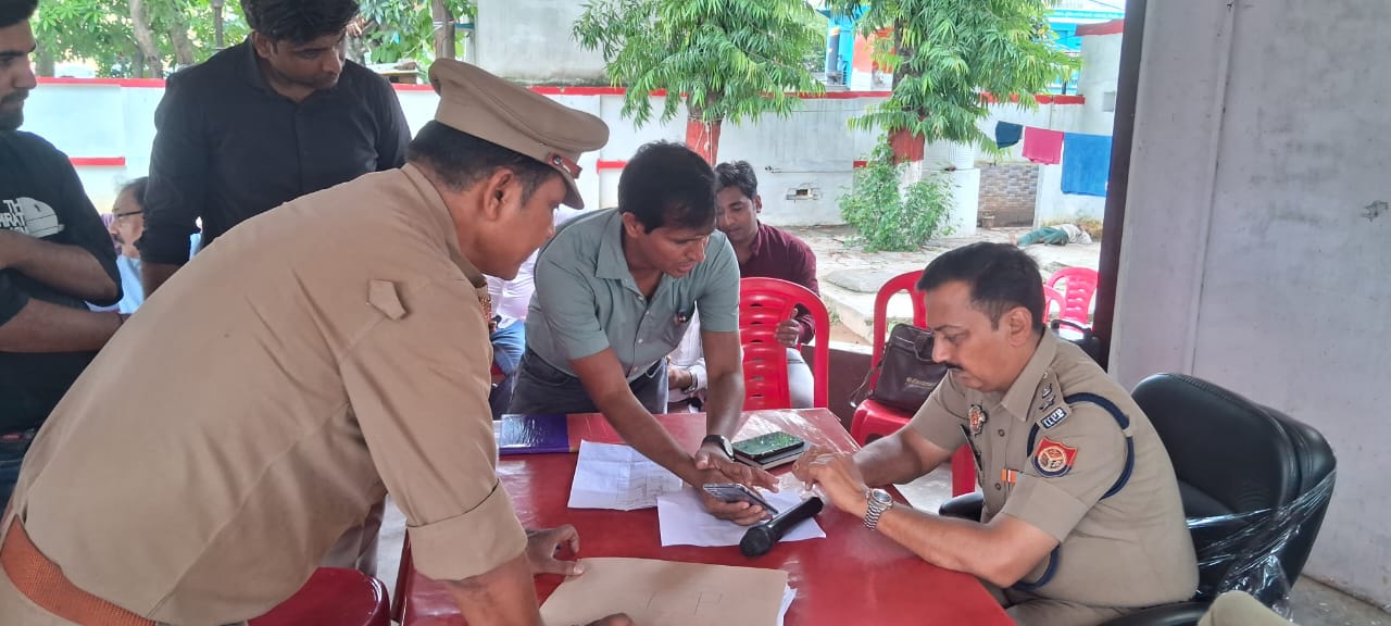 Up Bijnor News: SP City heard public complaints on Thana Samadhan Diwas