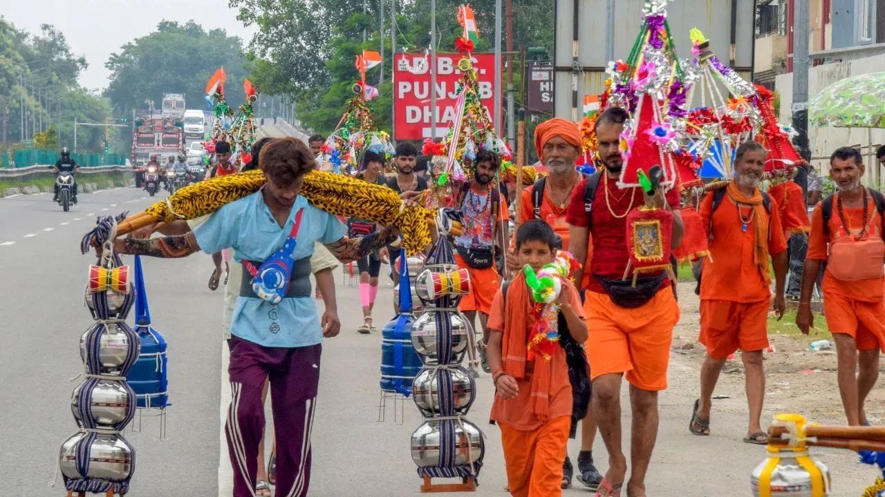 Kanwar Yatra 2025: Supreme Court issues notice to UP government on shopkeepers' QR code, know the whole controversy!