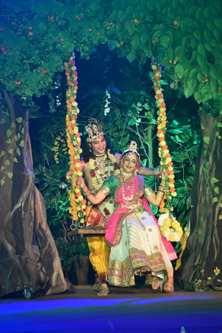 UP Mathura News: 'Dream Girl's' divine dance at Thakurji's door resonated 