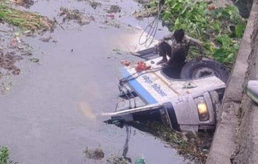 Up Bijnor News: Roadways bus overturned in a ditch on Barrage Road, one passenger died, three injured