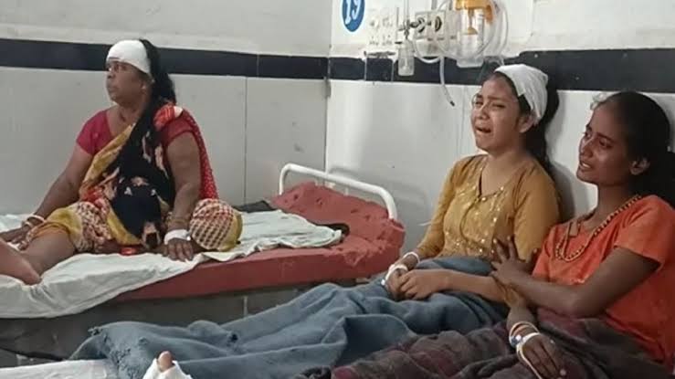 Bageshwar Dham Accident: One woman died and 11 were injured due to wall collapse near Bageshwar Dham, questions raised on hospital