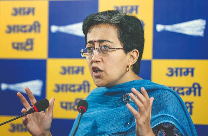 Delhi LG EOL Vehicles: BJP is doing drama on old vehicles… Atishi surrounded the government before the CAQM meeting
