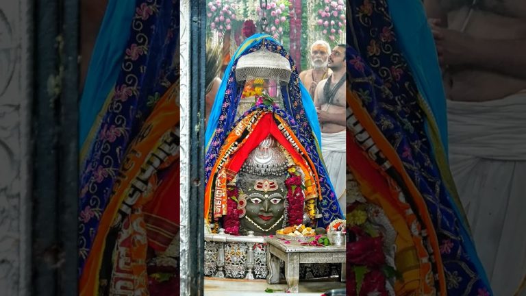 Shravan Somwar Ujjain: Baba Mahakal woke up at 2.30 am to give darshan to the devotees, did a beautiful decoration on the first Monday of Sawan