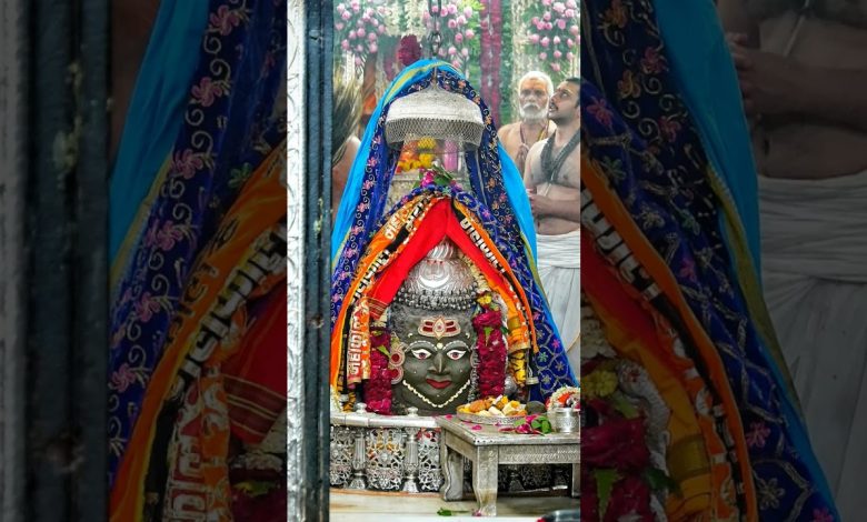 Shravan Somwar Ujjain: Baba Mahakal woke up at 2.30 am to give darshan to the devotees, did a beautiful decoration on the first Monday of Sawan
