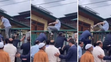 Jammu and Kashmir Martyr Day: CM Omar jumped over the gate and offered namaz in Naqshband Sahib, allegations of scuffle with the police