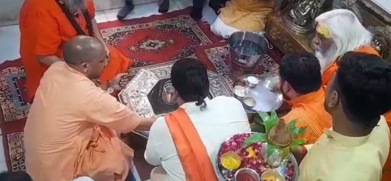 CM Yogi Ghaziabad visit: Shravan Kanwar Mela 2025 inaugurated with great pomp, CM Yogi worshiped at Dudheshwarnath temple