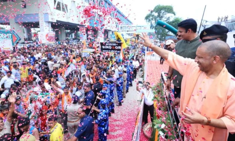 Kanwar Yatra 2025: CM Yogi showered flowers on Kanwariyas in Meerut, said- this is an attempt to defame the Kanwar Yatra, also appealed to Shiva devotees