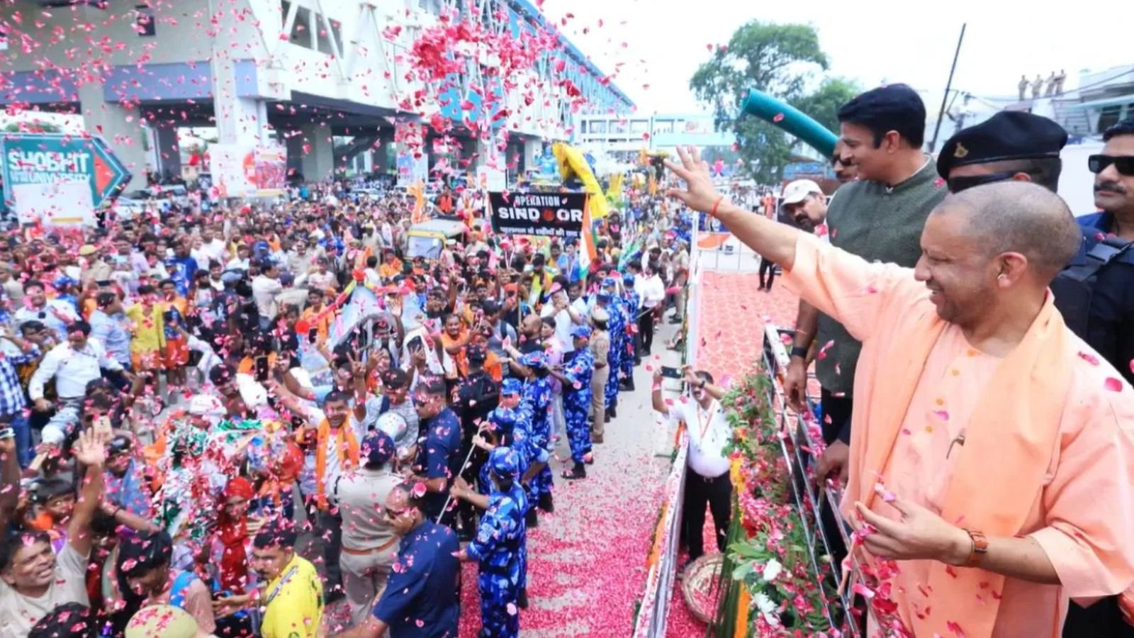 Kanwar Yatra 2025: CM Yogi showered flowers on Kanwariyas in Meerut, said- this is an attempt to defame the Kanwar Yatra, also appealed to Shiva devotees